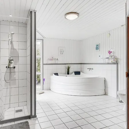 Vackert Hem I Sydals Med Bastu *